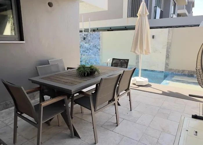 Lueks Versace Villasi, Sauna, Jakuzi, Hamam, Yuezme Havuzu Ve Barbekue Alani 别墅