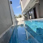 Lüks Versace Villası, Sauna, Jakuzi, Hamam, Yüzme Havuzu Ve Barbekü Alanı Fethiye