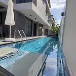Villa Lueks Versace Villasi, Sauna, Jakuzi, Hamam, Yuezme Havuzu Ve Barbekue Alani Fethiye