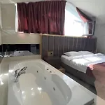 Lüks Versace Villası, Sauna, Jakuzi, Hamam, Yüzme Havuzu Ve Barbekü Alanı Villa *