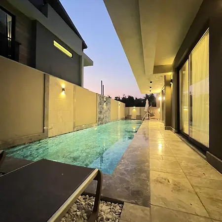 Lueks Versace Villasi, Sauna, Jakuzi, Hamam, Yuezme Havuzu Ve Barbekue Alani