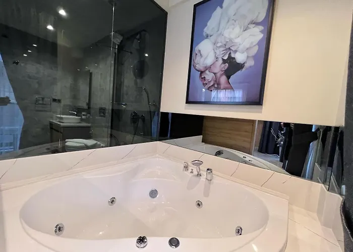 Lüks Versace Villası, Sauna, Jakuzi, Hamam, Yüzme Havuzu Ve Barbekü Alanı Villa