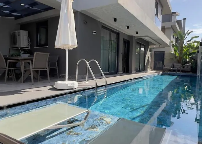 Вилла Lueks Versace Villasi, Sauna, Jakuzi, Hamam, Yuezme Havuzu Ve Barbekue Alani *